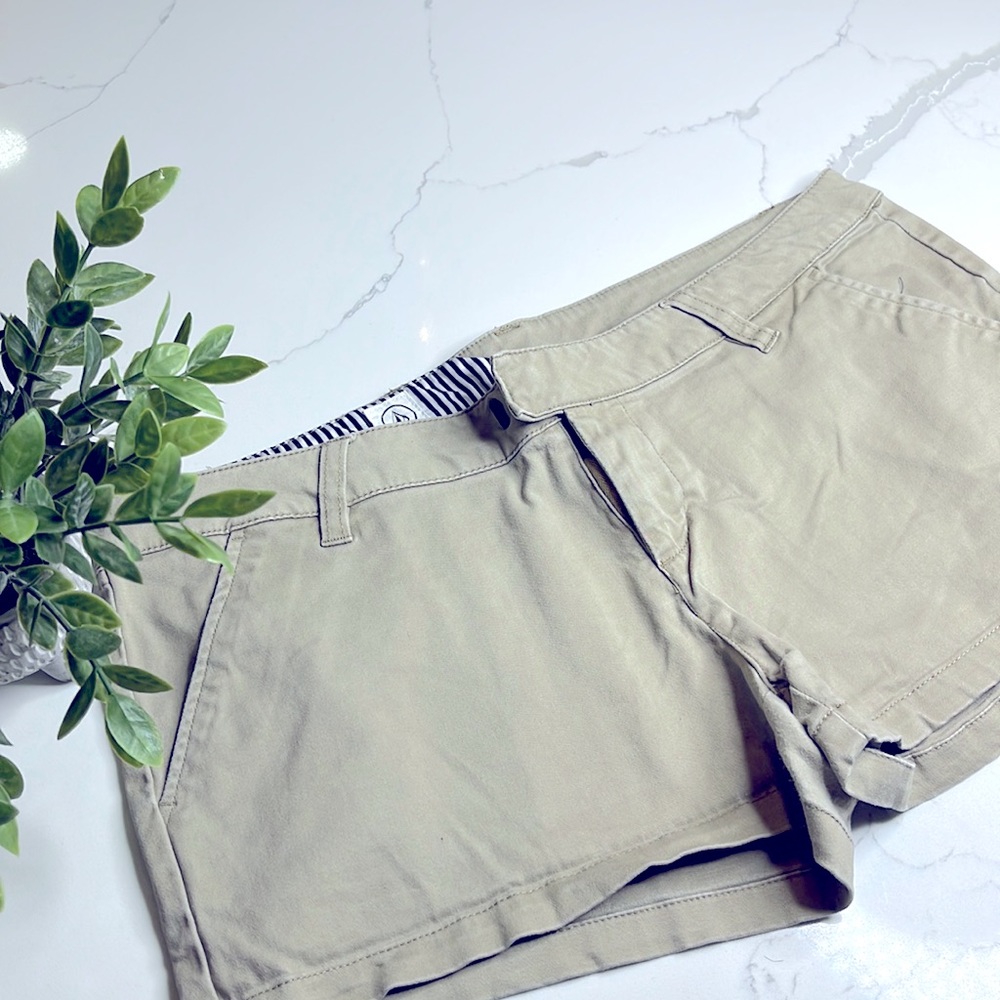 Volcom khaki shorts